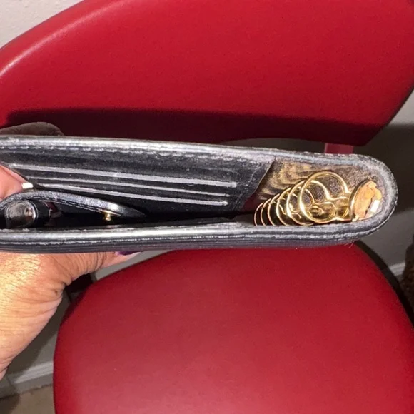 Authentic black EPI  Louis Vuitton agenda / passport holder with COA - Picture 11 of 17